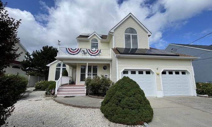 Villas House | Single Family Home Steps to The Bay (3BR/2.5BA) Pool & Pet Friendly In The Villas!