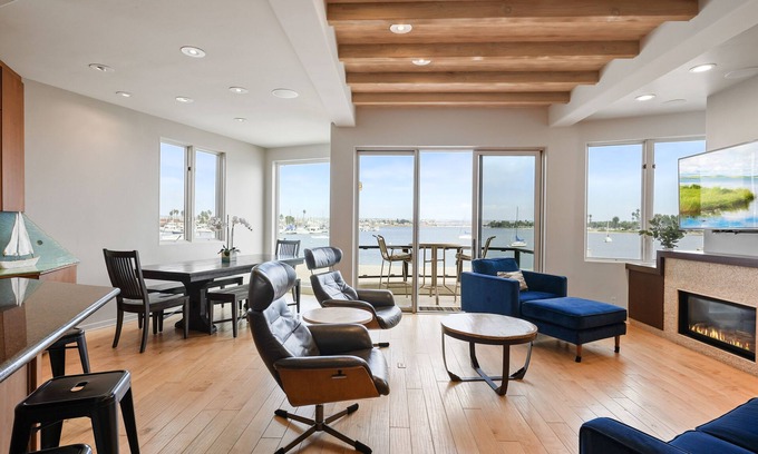 Central Mission Beach House | Single Family Waterfront Home in Mission Beach w/Hot Tub