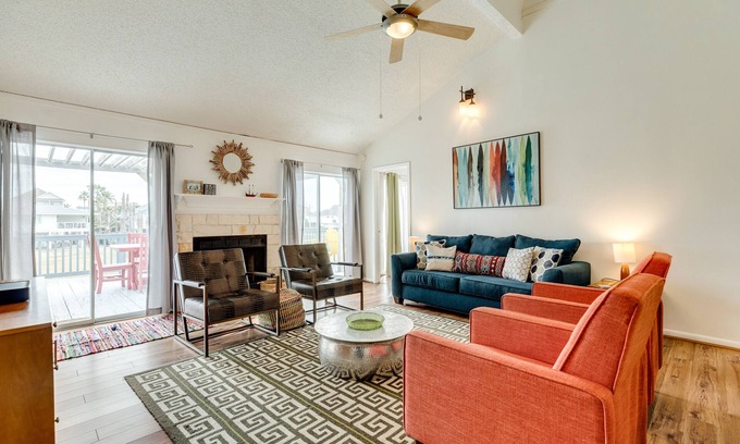 Pirates Beach House | Single Level Beachside Home, Great for Families & Dog Friendly - Walk to Beach