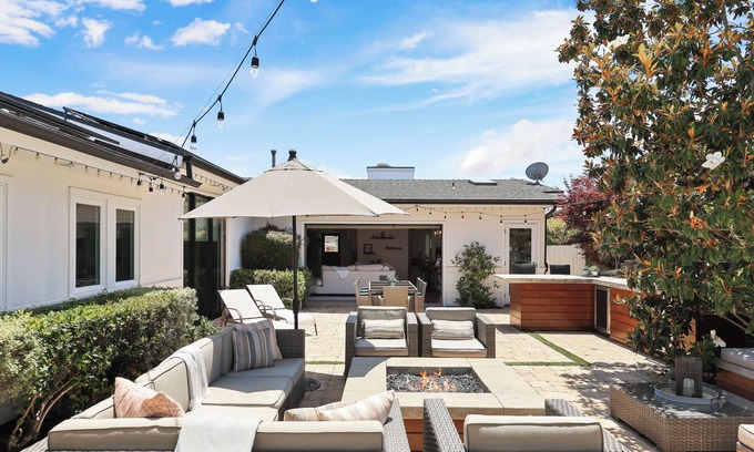 Corona del Mar House | Single level private home with spa, great outdoor space and close to CdM beaches