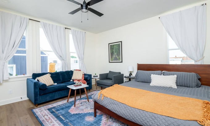 East Market District Apartment | Single Malt @Tartan House Lux King Studio Sleep 4