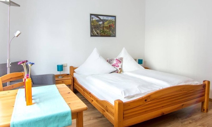Niederemmel Bed & Breakfast | Single room on the ground floor - Gästehaus St. Eberhard