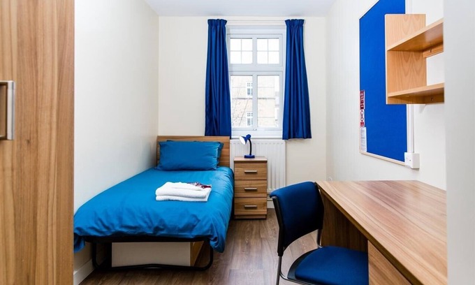 Hoxton Hotel | Single Room with Shared bathroom at Alexander Fleming House
