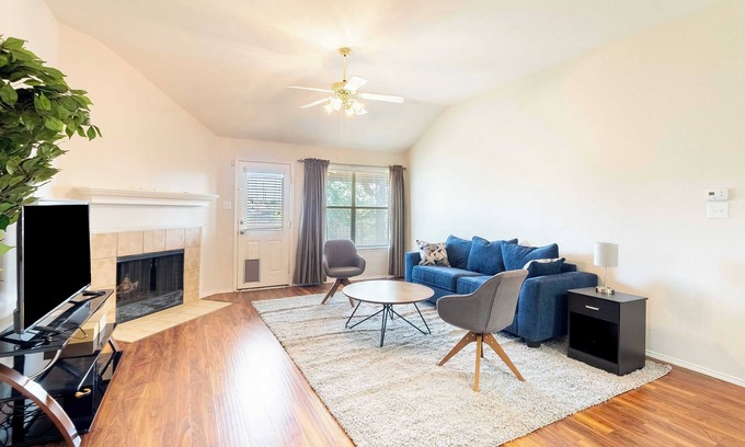 Denton House | Single Story｜Pet-friendly｜Prime Location｜Near Parks, Lakes, and Trails #41174