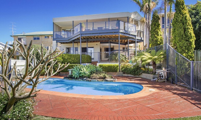 Mollymook House | Sippers at Seaview, Mollymook