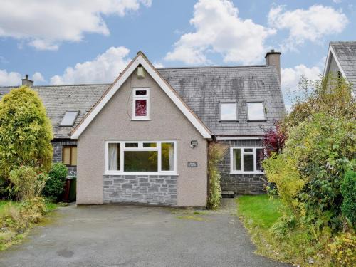 Bala House | Sisial y Llyn
