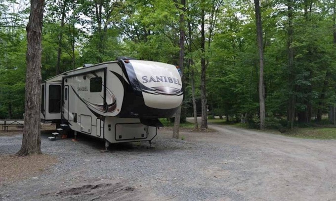 Wellsboro House | Site T Full Hookup up to 32FT
