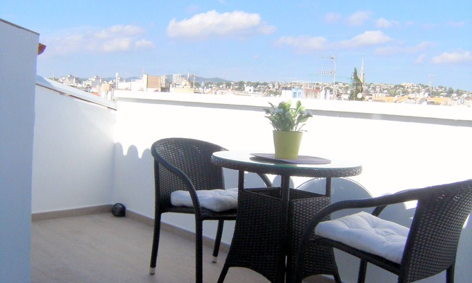 Sitges Town Center Apartment | Sitges centre. Free Wi-Fi. Bright studio with terrace. 20meters beach. Very calm