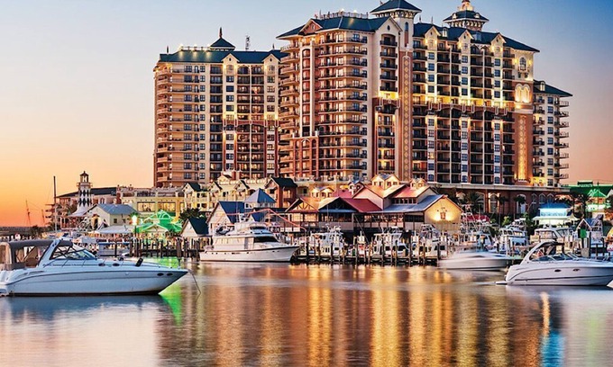 Destin Condo | Situated on Destin’s pristine beaches, luxury condos offer guests a beach haven,