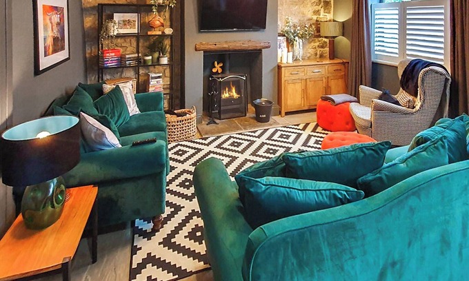 Tideswell Cottage | Situated perfectly in this quaint village of Tideswell.