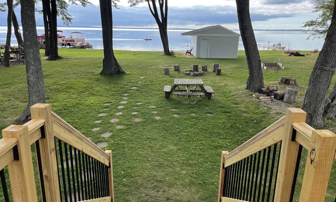 Grayling House | Six Bedroom Lakefront Home on Houghton Lake