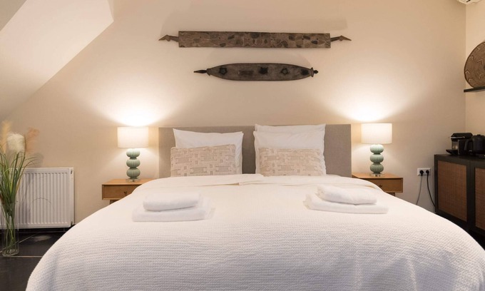 Centrum Bed & Breakfast | Six Boutique Hotel - Room with Bathtub and Sauna