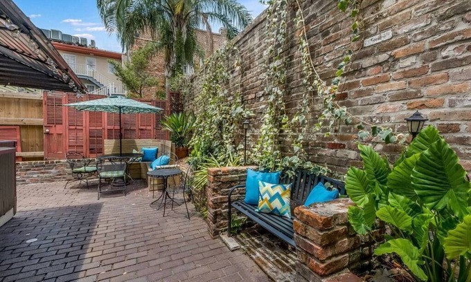 French Quarter House | Six Room Guest House