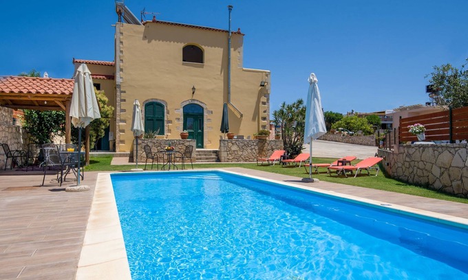 Chorafakia Apartment | Skandalis - Afrodite apartment with pool, sea view