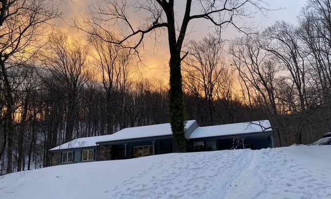 Roseland House | Ski, Hike, Play & Relax at Nectar Landing in Virginia's Ski and Wine Country