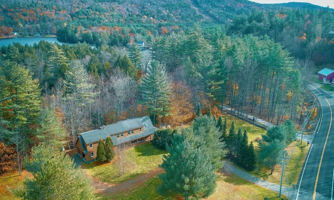 Ludlow House | Ski House with Lake Living - Little Chief's Retreat
