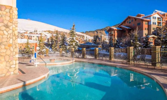 Crested Butte Condo | Ski In/Out, Pool, Hot Tub + Pets OK!