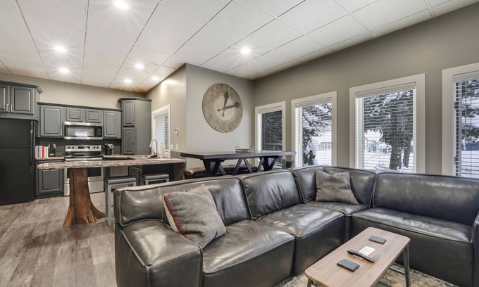 Boyne Falls Condo | Ski-In/Out | Radiant Heated Bathrooms | Ski Boot/Glove Warmer | Gas Fireplace