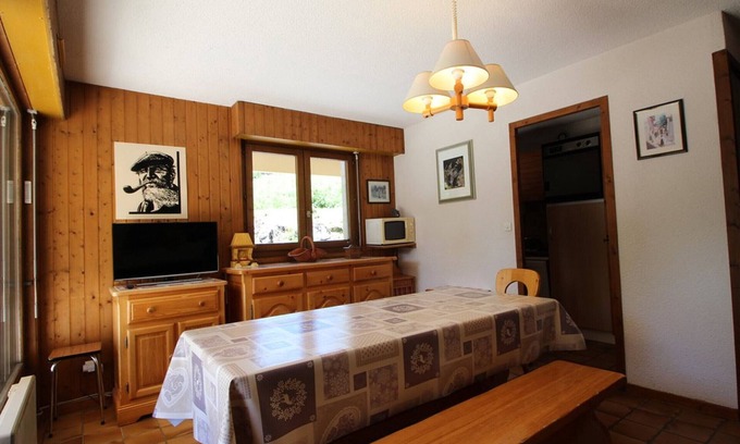 Les Carroz-d'Araches Apartment | Ski-In/Ski-Out 2-Room Apartment for 6 with Terrace, Close to Village and Amenities