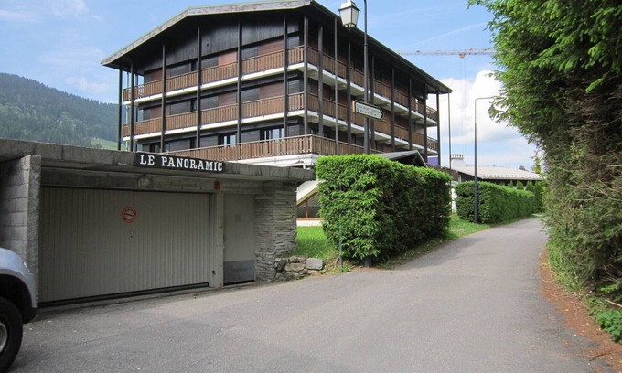 Les Gets Apartment | Ski-in/Ski-out 2-Room Apartment for 6 with Parking, Near Shops