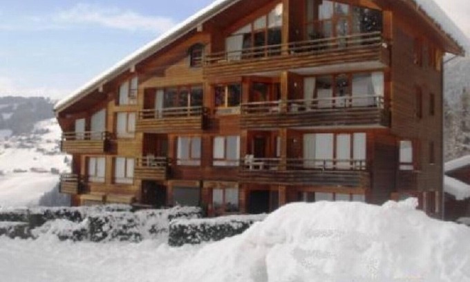 Les Gets Apartment | Ski in /Ski out Apartment with uninterrupted view of the piste.