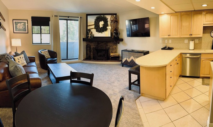 Peak 9 Condo | Ski In/Ski Out Condo on Peak 9! ⛷