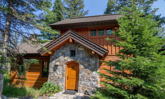 Tamarack House | Ski In/Ski Out Cottage | Private Hot Tub