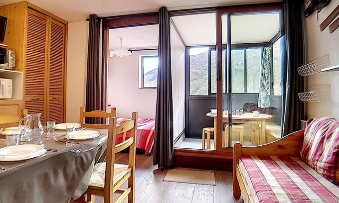 Les Bruyeres Apartment | Ski-in/Ski-out Cozy Apartment with West-Facing Balcony and Modern Amenities