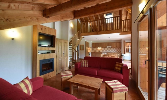 Montgenevre Apartment | Ski-in/ski-out & foot of the slopes, fitness, swimming pool, sauna, hammam, terrace, balcony, tv