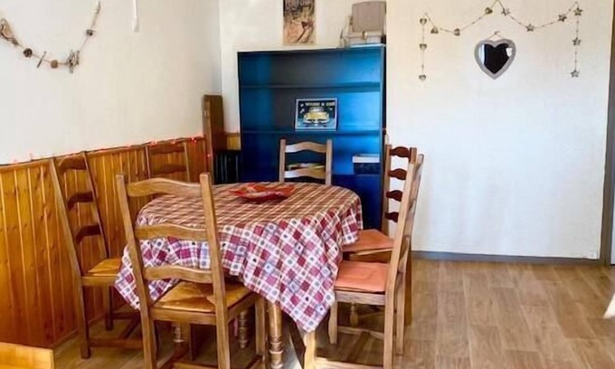 Villard-de-Lans Apartment | Ski-in/ski-out & foot of the slopes, 7th floor, balcony, parking, 63m², Villard de Lans