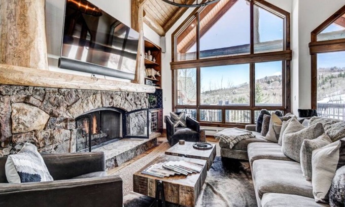 Avon Cabin | Ski-in/Ski-out Luxe Lofted Condo in Bachelor Gulch