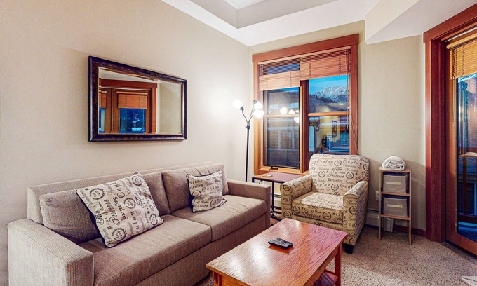 Copper Mountain Village Condo | Ski-in/ski-out chalet in Village center w/shared hot tub/sauna/fitness center