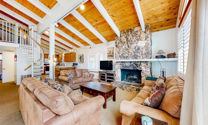 South Lake Tahoe House | Ski-in/ski-out mountain view home with hot tub - hiking & activities nearby