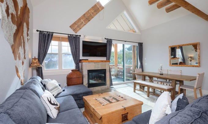 Saddle Ridge House | Ski-in/ski-out w/private hot tub & views in Moonlight Basin - Saddle Ridge - Pony Express Chalet