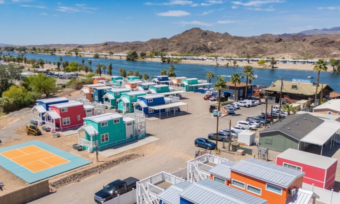 Parker Strip House | Skibatical, Private Fenced Yard at Roadrunner Resort