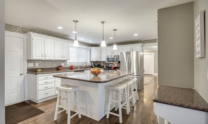 Sandy House | Skiers Dream Location Beautiful large home Close to all ski Resorts and Downtown