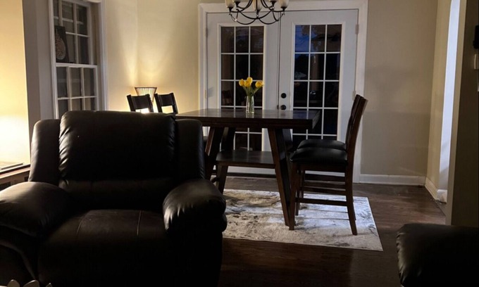 Skokie House | Skokie 9 bed 4 bedrooms house