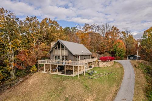 Bryson City Ski Chalet | Sky Bear Lodge at Three Little Bears Retreat