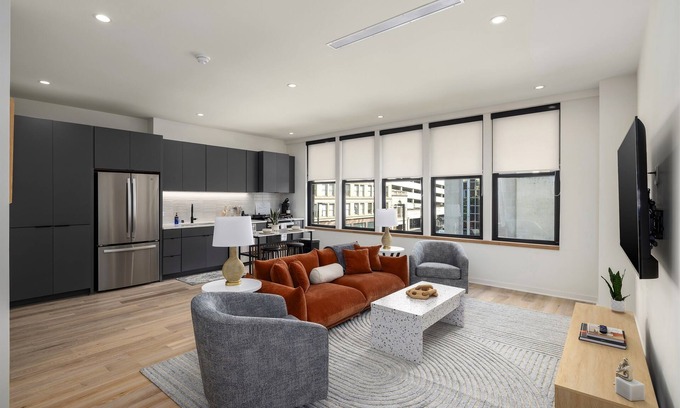 Central City Apartment | Sky Suite – Games/WiFi/Center of the City + Views