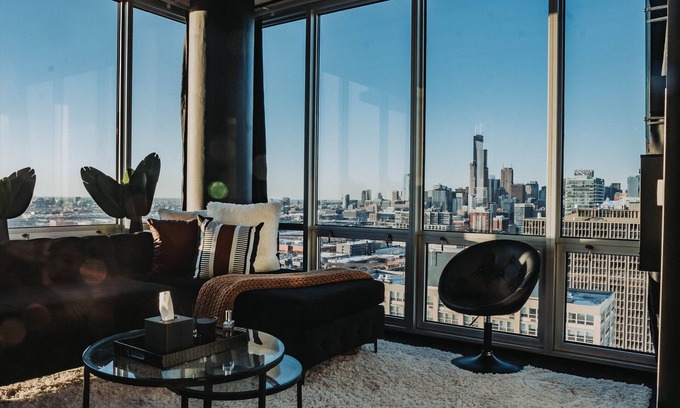 Near South Side Apartment | Skyline Serenity: Sauna, Hot Tub, Peloton, Views, Free Parking, Wifi