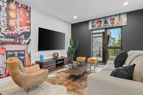 Downtown Nashville Apartment | Skyline View, Pool, Gym, Balcony's, Walk to BWay!