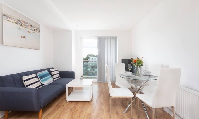 Grange Apartment | Skyvillion - Tower Point Enfield 1bed With balcony