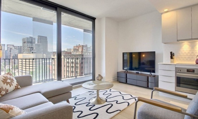 Quartier des Spectacles Apartment | Sleek 1BR @Festivals Plaza with Downtown City view