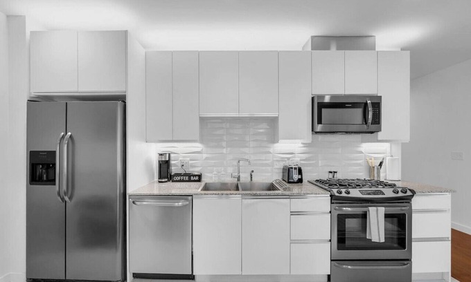 Downtown Tulsa Apartment | Sleek 1BR Near BOKCenter-Gym,Lounge,Balcony,PetOK