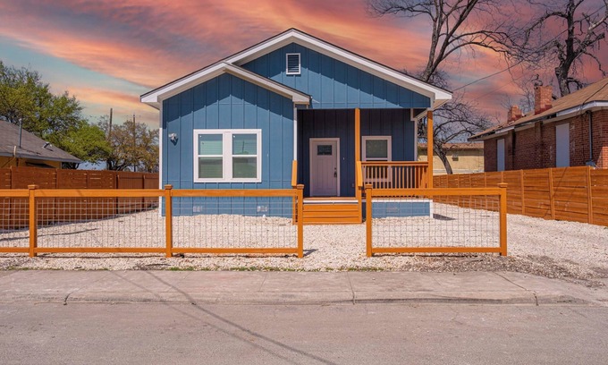 Denver Heights House | Sleek 4BR/3BA Urban Living w/Downtown Views!
