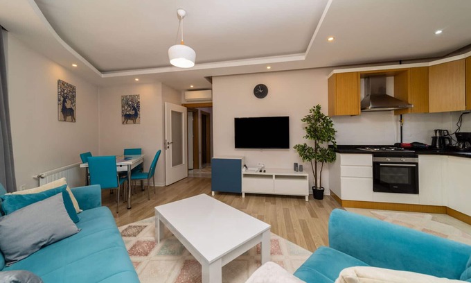 Konyaalti Apartment | Sleek Flat w Balcony 10 min to Coast in Konyaalti