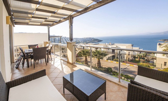 Bogazici Apartment | Sleek Flat with Private Beach and View in Milas