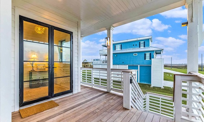 Galveston House | Sleek & serene bayside villa with balcony, patio, & incredible views