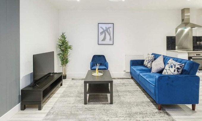 Southend-on-Sea Apartment | Sleek & Vibrant 1BR City Centre Nr High St & Southend Beach by Luxiety Stays