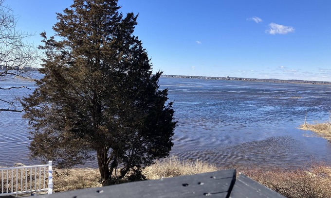 Hampton House | Sleep 20 @ Sunset Marsh - 1/4 Mile to Beach & Seawall!